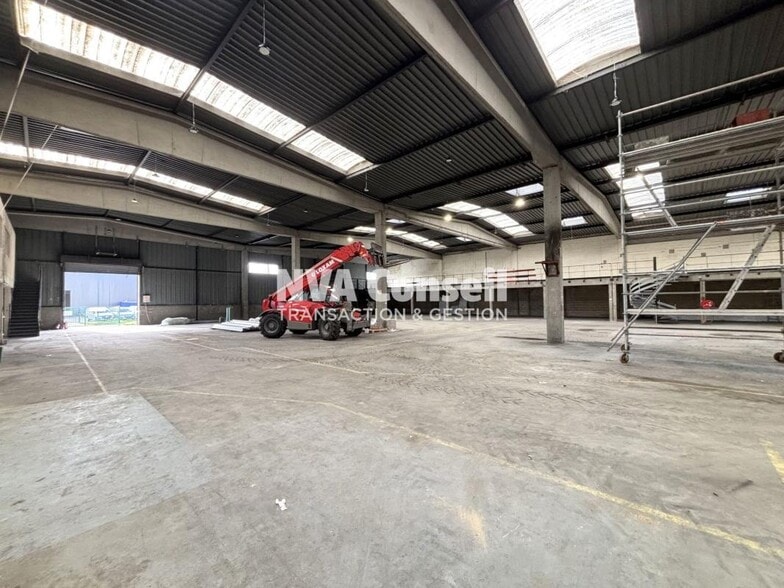 Industrial in Saint-Ouen-l'Aumône for lease - Interior Photo - Image 3 of 7