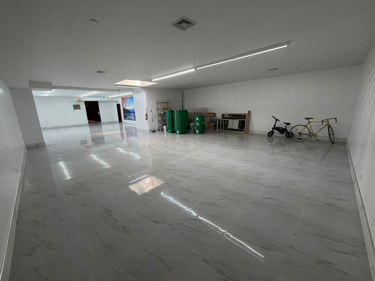 32-16 137th St, Flushing, NY 11354 - Unité CF -  - Photo intérieure - Image 2 of 7