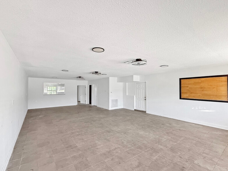 1130 N Ronald Reagan Blvd, Longwood, FL for lease - Building Photo - Image 2 of 12