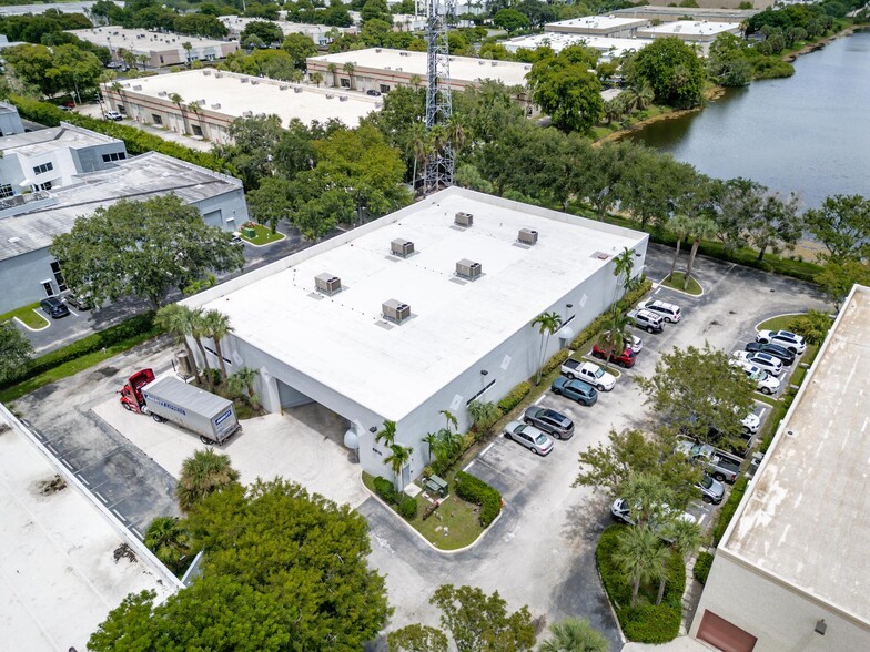 6510 W Rogers Cir, Boca Raton, FL for sale - Building Photo - Image 2 of 18