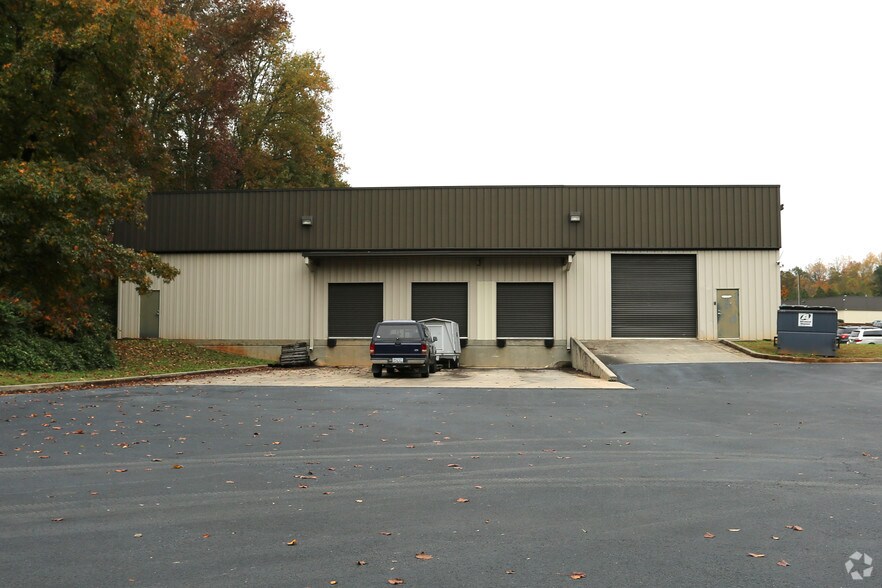 1385 Weber Industrial Dr, Cumming, GA à louer - Photo du bâtiment - Image 2 de 2