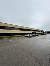 8435 Keystone Crossing, Indianapolis, IN à louer Photo du bâtiment- Image 1 de 8