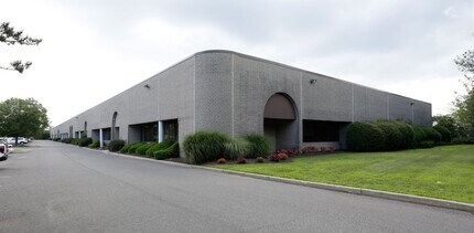 70-130 Sea Ln, Farmingdale, NY for lease Building Photo- Image 1 of 11