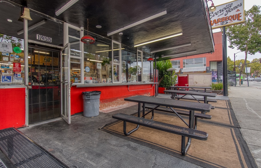 1931-1941 & 1955 San Pablo Ave portfolio of 2 properties for sale on LoopNet.ca - Building Photo - Image 3 of 5