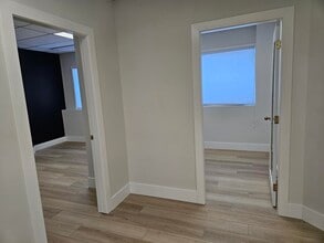 10509 81st Ave NW, Edmonton, AB à louer Photo intérieure- Image 1 de 11