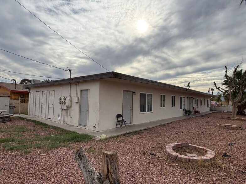 2252 Ellis St, North Las Vegas, NV à vendre - Photo du bâtiment - Image 3 de 13