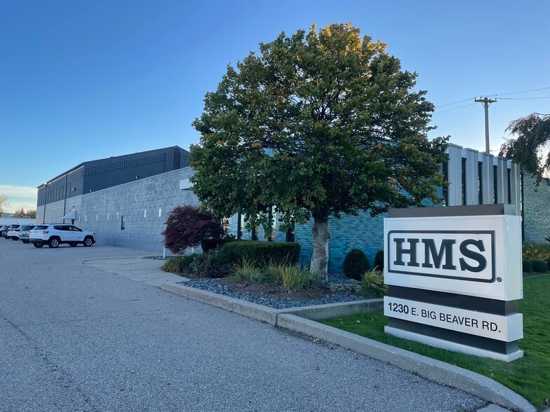 1230 E Big Beaver Rd, Troy, MI for sale - Primary Photo - Image 1 of 1