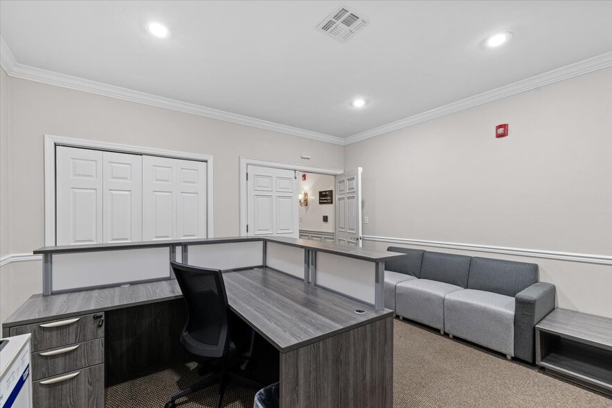 2450-2462 Tim Gamble Pl, Tallahassee, FL for lease - Interior Photo - Image 3 of 29