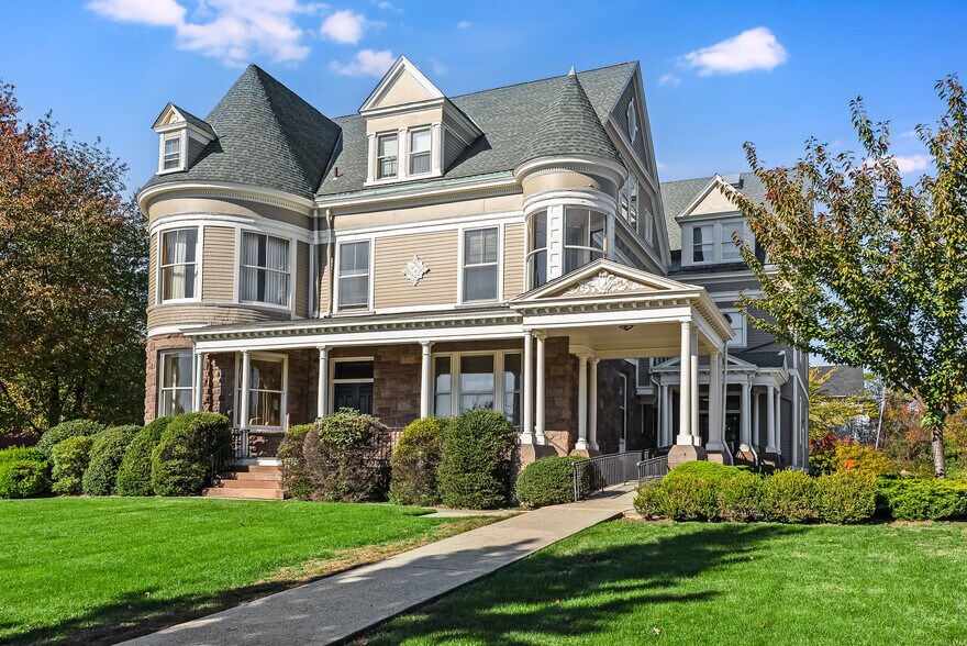 56 Park St, Montclair, NJ à louer - Photo du bâtiment - Image 2 de 22