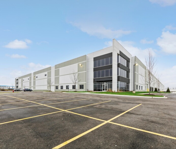 537 Discovery Dr, West Chicago, IL for lease - Building Photo - Image 2 of 9