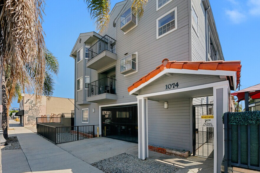 1074 Redondo Ave, Long Beach, CA for sale - Primary Photo - Image 1 of 13