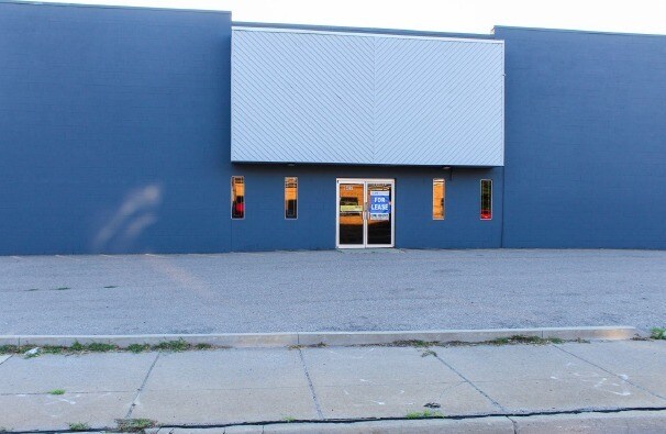 607 N Rochester Rd, Clawson, MI à louer - Photo du bâtiment - Image 1 de 2