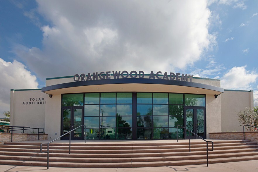 13732 Clinton St, Garden Grove, CA à louer - Photo du bâtiment - Image 3 de 7