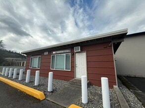 1592 NW Maple St, Issaquah, WA for lease Interior Photo- Image 2 of 8