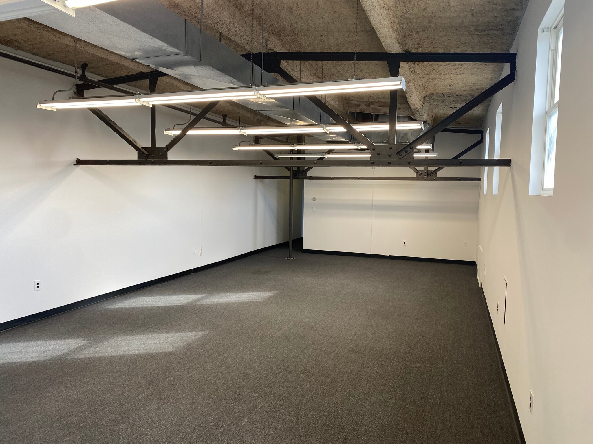 821 Aubrey Ave, Ardmore, PA for lease Interior Photo- Image 1 of 2