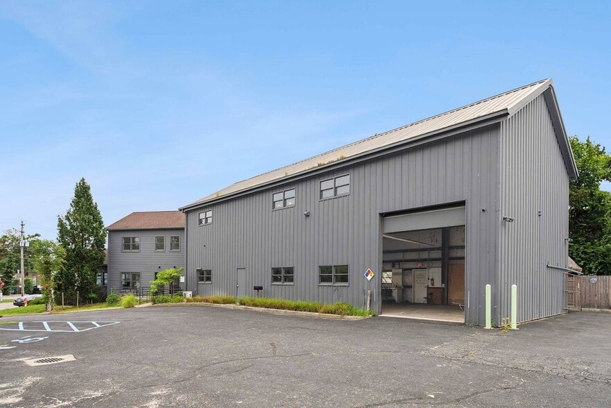 468 County Rd 39, Southampton, NY for lease - Building Photo - Image 2 of 21