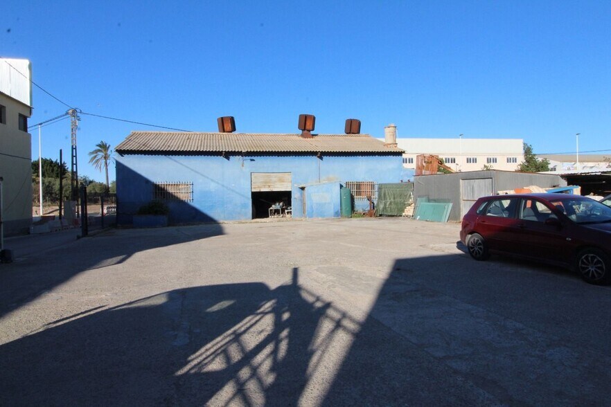 Industrial in Elche for sale - Building Photo - Image 1 of 18