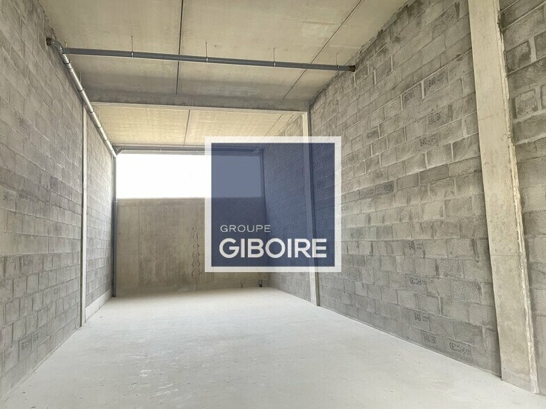 Industrial in Rennes for lease - Interior Photo - Image 2 of 6