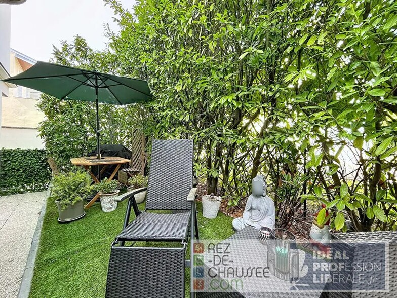 Multifamily in Nanterre for sale - Building Photo - Image 3 of 17