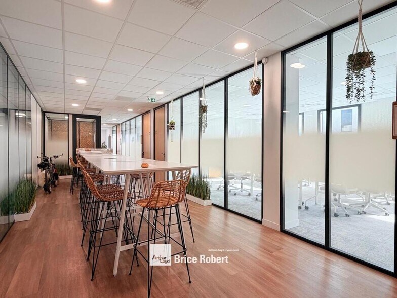 56 Rue Saint Jean De Dieu, Lyon for lease - Interior Photo - Image 2 of 6