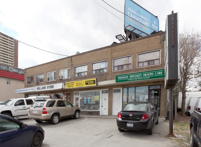 Plus de détails pour 2540-2546 Weston Rd, Toronto, ON - Commerce de détail à vendre