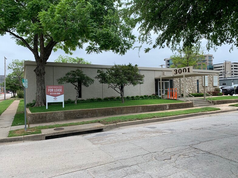 3001 W 5th St, Fort Worth, TX à louer - Photo du bâtiment - Image 2 de 4