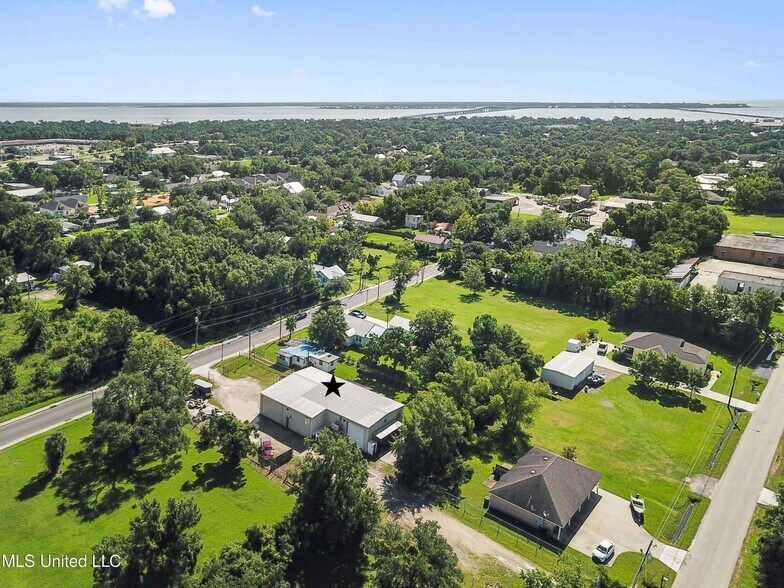 526 Main St, Bay Saint Louis, MS à vendre - Photo du bâtiment - Image 3 de 42