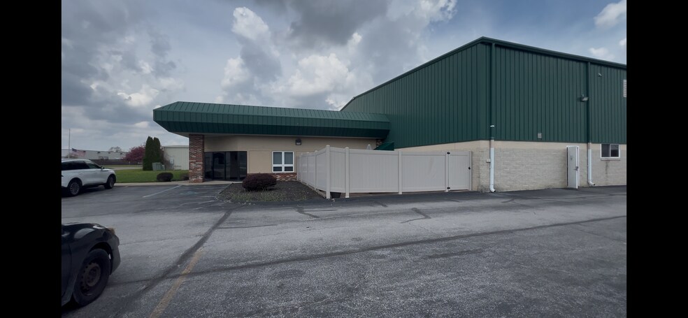 7156 Sulier Dr, Temperance, MI à vendre - Photo du bâtiment - Image 2 de 41