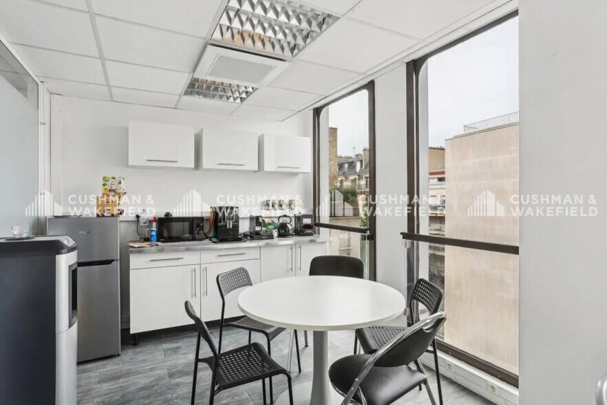 Bureau dans Neuilly-sur-Seine à louer - Photo du bâtiment - Image 2 de 13