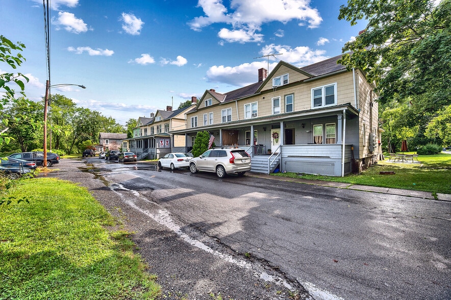 6631 Park Pl, Hudson, NY à vendre - Photo du bâtiment - Image 3 de 20