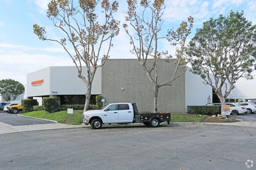 7392 Count Cir, Huntington Beach, CA for lease - Building Photo - Image 2 of 4