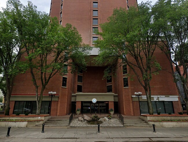 Plus de détails pour 11503 100th Ave NW, Edmonton, AB - Multi-résidentiel à vendre