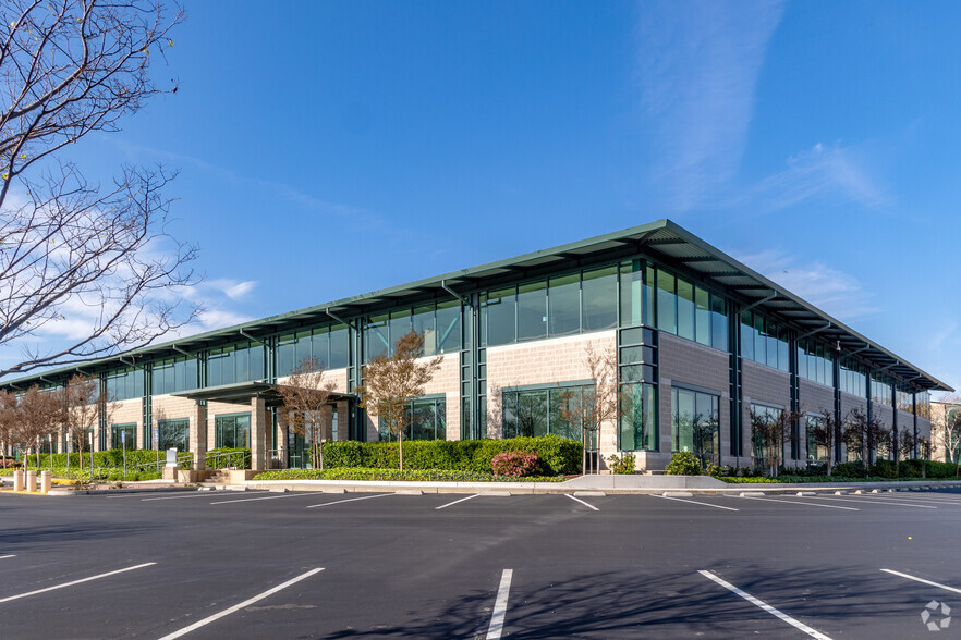 1011 McCarthy Blvd, Milpitas, CA for lease - Building Photo - Image 1 of 12