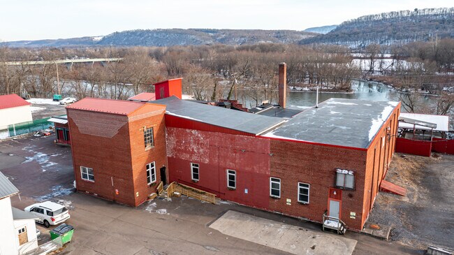 Plus de détails pour 328 W Front St, Berwick, PA - Commerce de détail à vendre