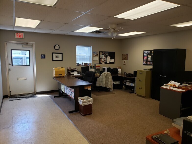 1311 Cox St, Baltimore, MD à vendre - Photo du bâtiment - Image 3 de 18