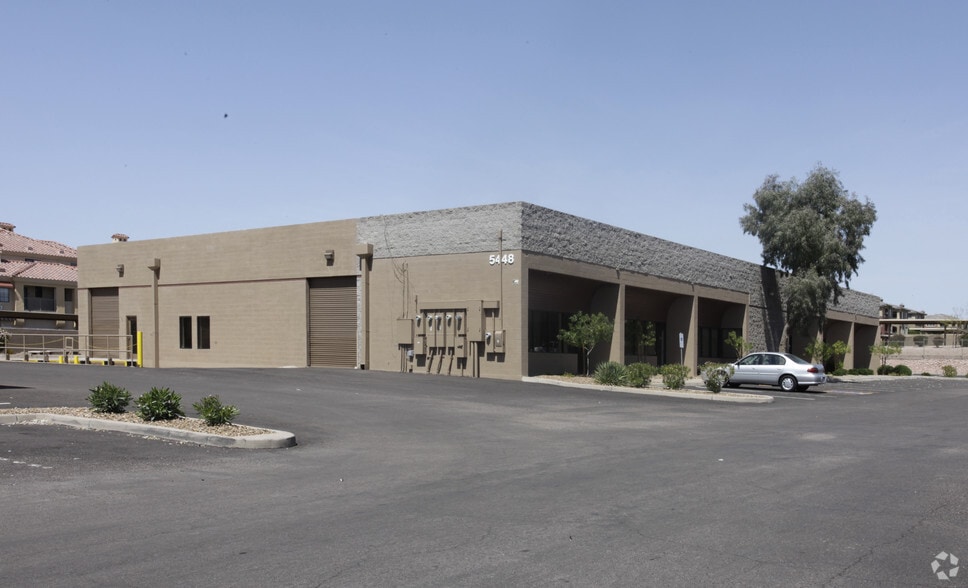 5444 E Washington St, Phoenix, AZ for lease - Building Photo - Image 3 of 5