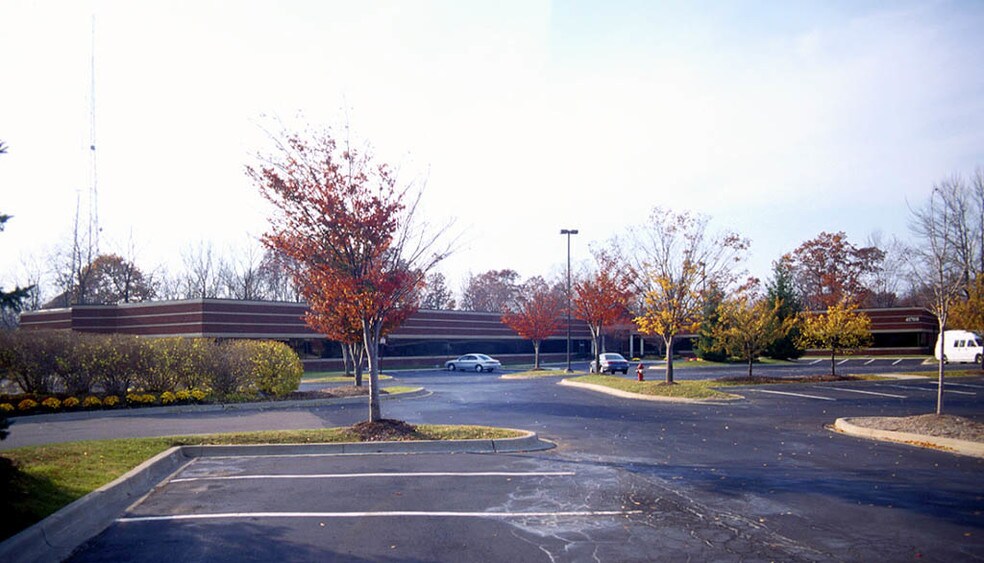 41650 Gardenbrook Rd, Novi, MI à louer - Photo du bâtiment - Image 3 de 3