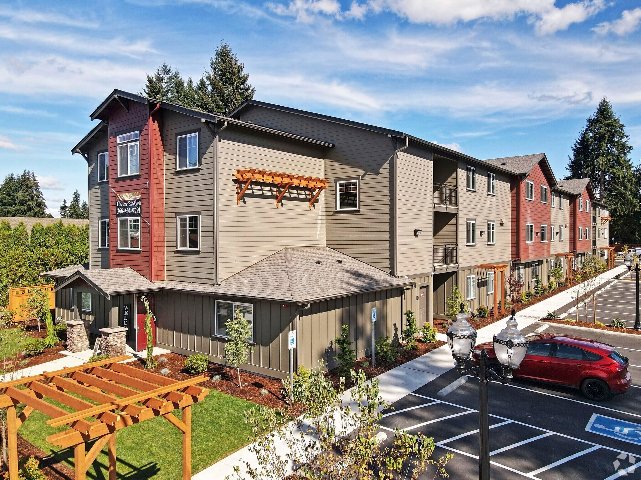 1310 Cedar Ave, Marysville, WA à vendre Photo principale- Image 1 de 1