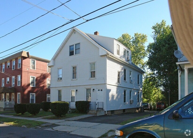 25 Landry St, Bristol, CT à vendre - Photo du bâtiment - Image 2 de 3