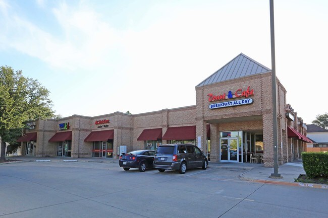 Plus de détails pour 1921 E Hebron Pky, Carrollton, TX - Commerce de détail à vendre