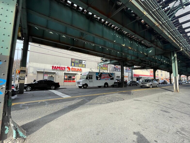 2301 Jerome Ave, Bronx, NY à vendre - Photo du bâtiment - Image 1 de 7