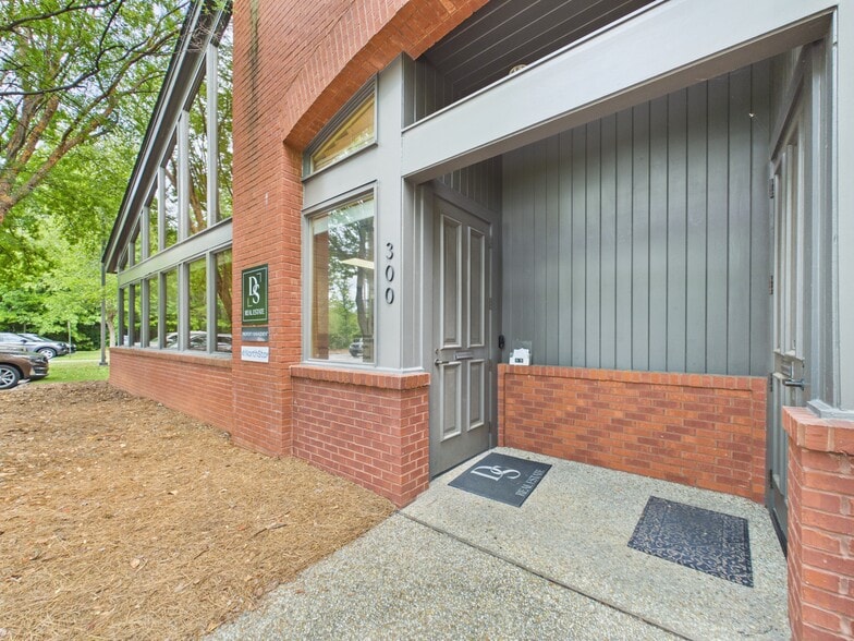 700 Brookstone Centre Pky, Columbus, GA for lease - Building Photo - Image 3 of 10