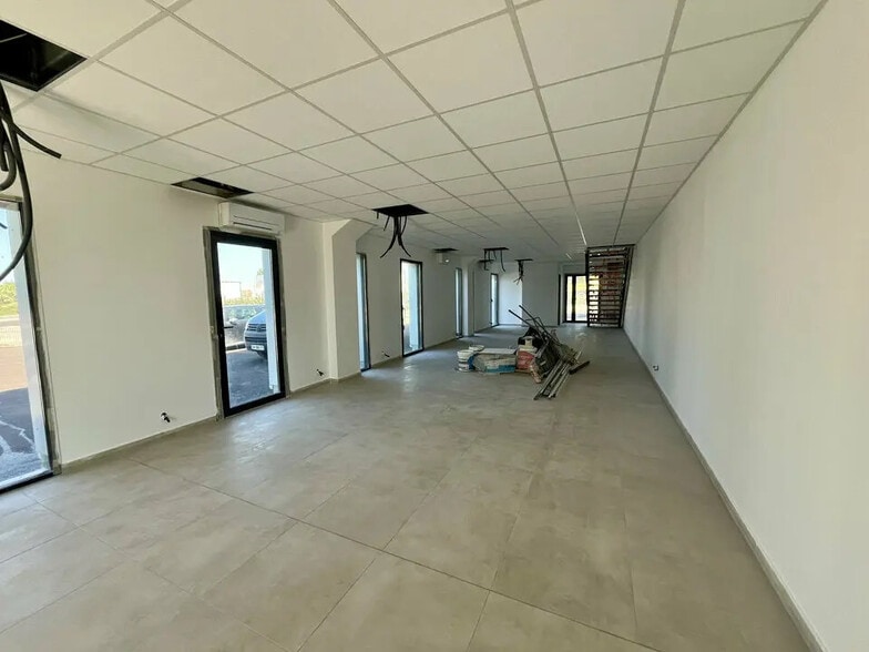 Office in Cavaillon for lease - Interior Photo - Image 1 of 10