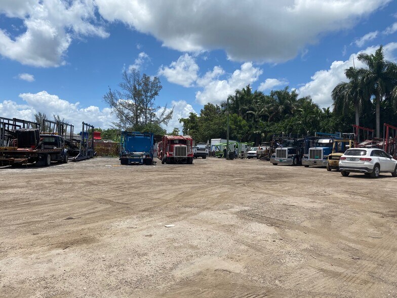 10831 NW 144th St, Hialeah, FL à vendre - Photo du bâtiment - Image 3 de 19