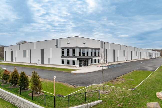 Plus de détails pour 621-625 Corporate Way, Valley Cottage, NY - Industriel à louer