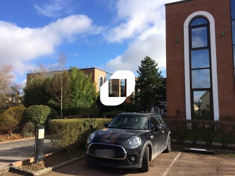 Office in Jouy-en-Josas for lease - Building Photo - Image 2 of 9