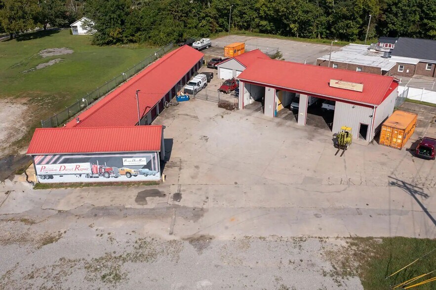 Truck Repair Properties portefeuille de 4 propriétés à vendre sur LoopNet.ca - Photo principale - Image 2 de 4