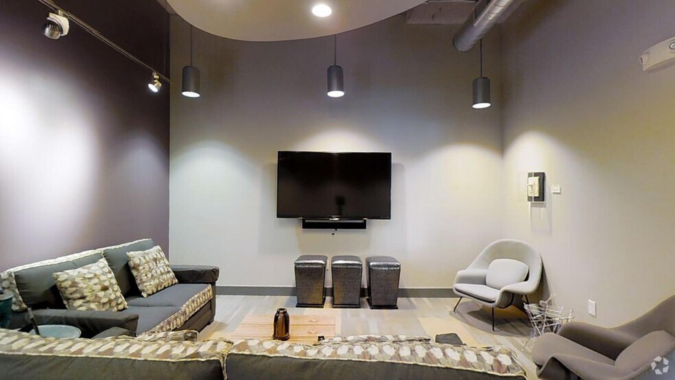 451-475 E Market St, Indianapolis, IN for lease - Interior Photo - Image 2 of 52