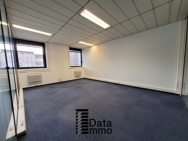 Office in Lognes for sale - Building Photo - Image 2 of 11