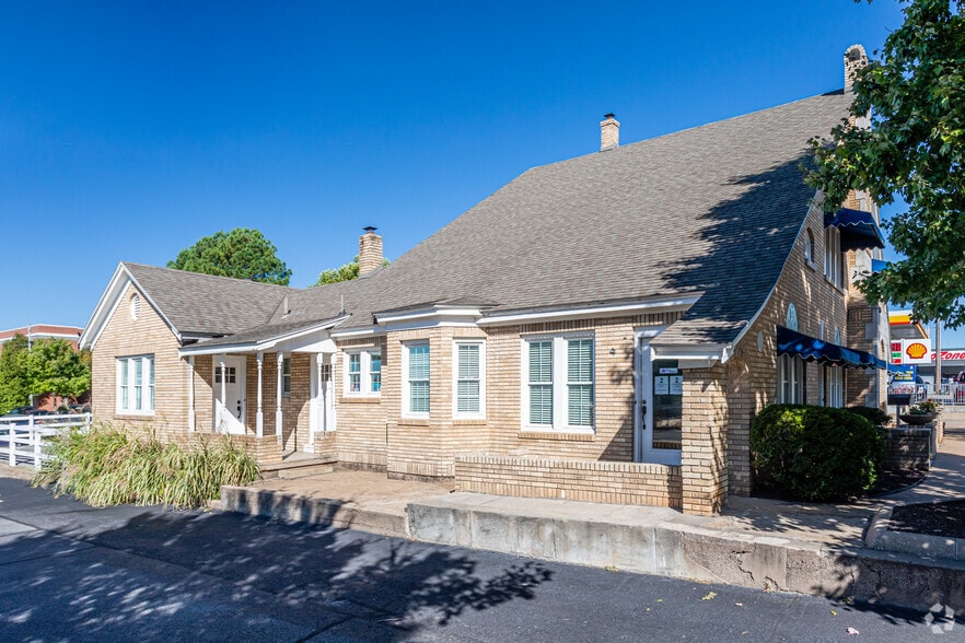 355 N College Ave, Fayetteville, AR for lease - Building Photo - Image 3 of 135